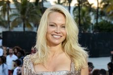 Aktris Pamela Anderson Kritik Komentar 