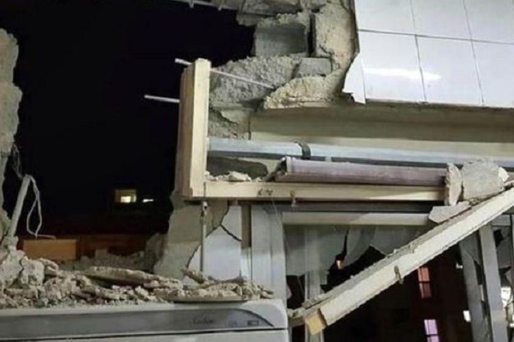 Media Suriah memperlihatkan sebuah bangunan di Damaskus rusak akibat terhantam rudal Israel, di mana Tel Aviv mengklaim mereka menyerang Iran dan sekutunya.