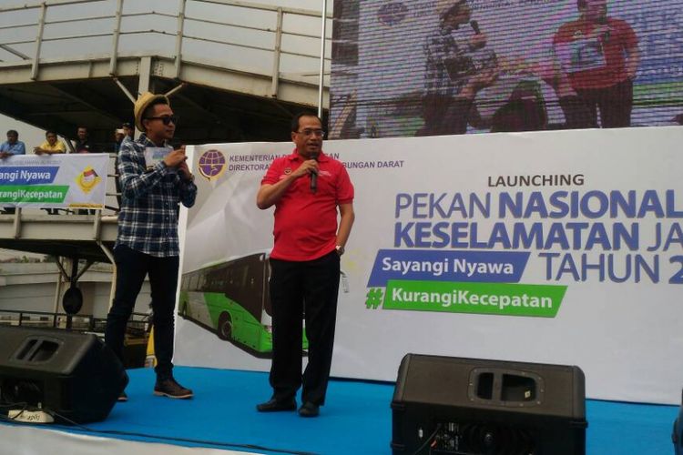 Menteri Perhubungan Budi Karya Sumadi membuka Pekan Nasional Keselamatan Jalan 2017 di di Terminal Pulo Gebang Jakarta, Minggu (21/5/2017). 