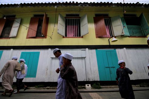 Orang Sering Salah Arti, Ini Makna Minal Aidin Wal Faizin yang Benar