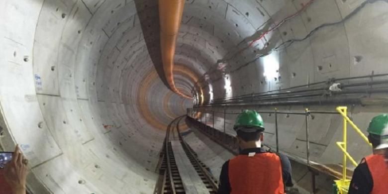 Penyelesaian pekerjaan konstruksi MRT Jakarta koridor Selatan-Utara Fase 1 (Lebak Bulus - Bundaran HI), untuk pekerjaan proyek pada struktur layang telah menyelesaikan 30,35% dan struktur bawah tanah sebesar 63,25% (data per 30 April 2016). 