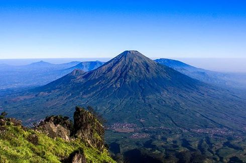 [KLARIFIKASI] Awan Bertopi di Gunung Sindoro Bukan Pertanda Badai