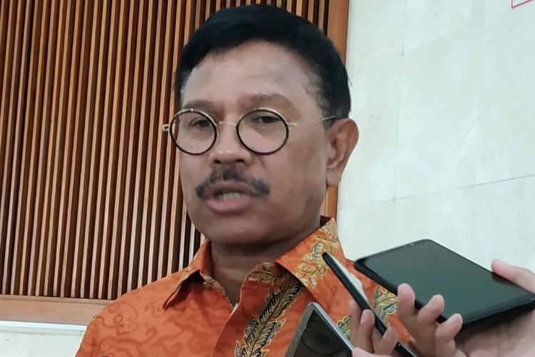 Menteri Menteri Komunikasi dan Informatika Johnny G Plate di Komplek MPR/DPR, Senayan.