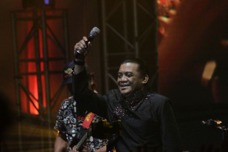 Penyanyi Didi Kempot menggelar konser di The Pallas, SCBD, Jakarta Selatan, Jumat (6/12/2019). Konser bertajuk The Lord of Loro Ati ramai oleh pengunjung dari berbagai kalangan.