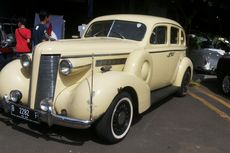 Nostalgia Buick Special 1937 dan Wanita Paruh Baya