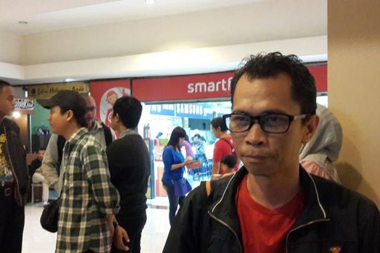 Gunawan Maryanto, pemeran Wiji Thukul dalam film Istirahatlah Kata-kata, penyair Wiji Thukul yang hilang saat ditemui di Studio Mandala Cinema 21 Kota Malang, Kamis (2/2/2017)