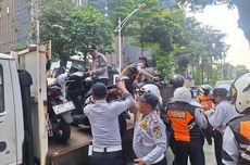 Hendak Pindahkan Motornya, Cia Keduluan Polisi yang Razia Parkir Liar di Kebayoran Baru