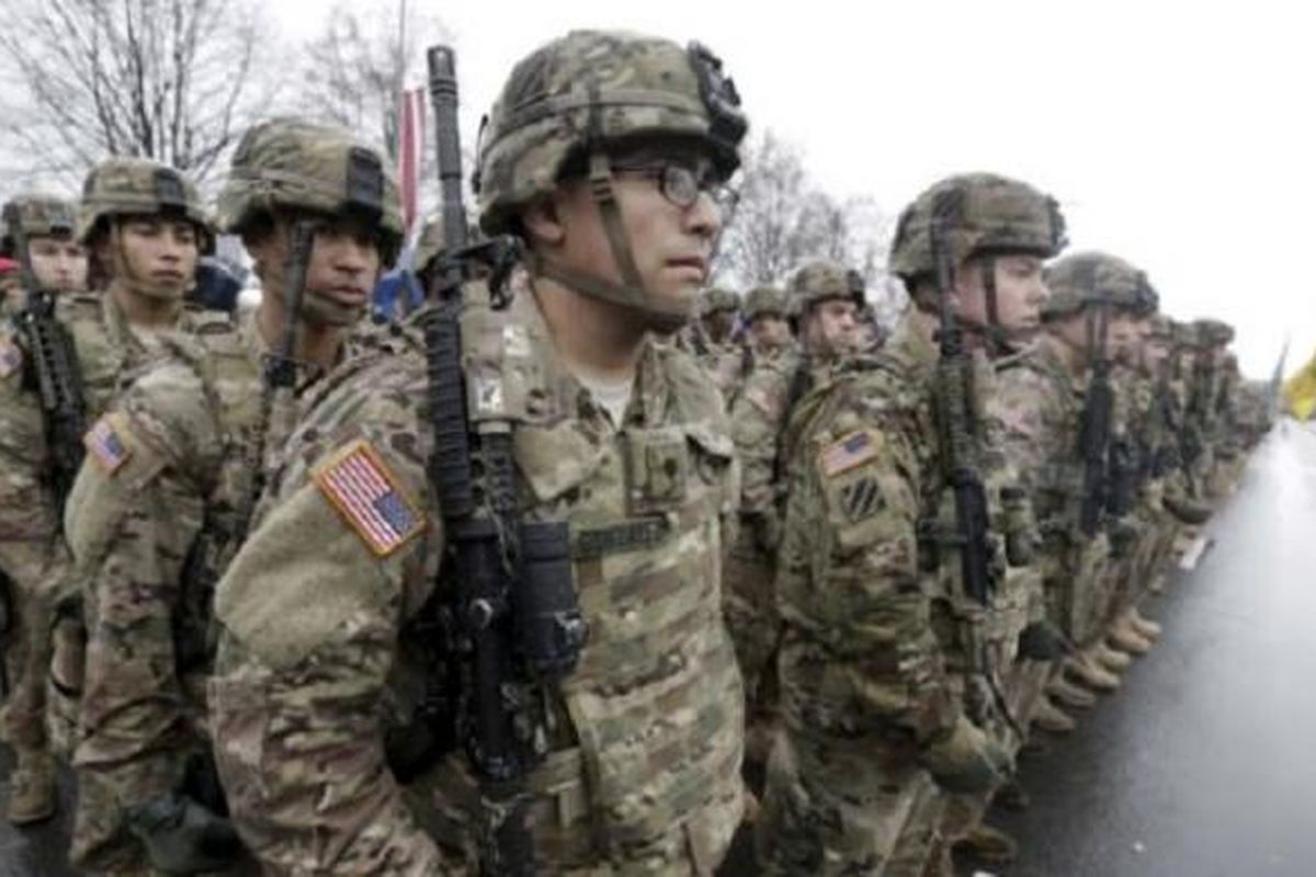 Militer AS berbaris pada November 2015.