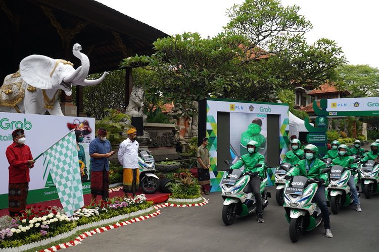 Grab luncurkan 30 motor listrik dan 7 SPBKLU di Bali     