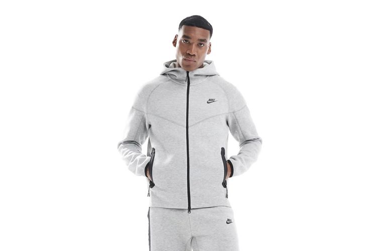 Nike Tech Fleece full zip tracksuit yang dikenakan Nicolas Maduro saat penangkapan