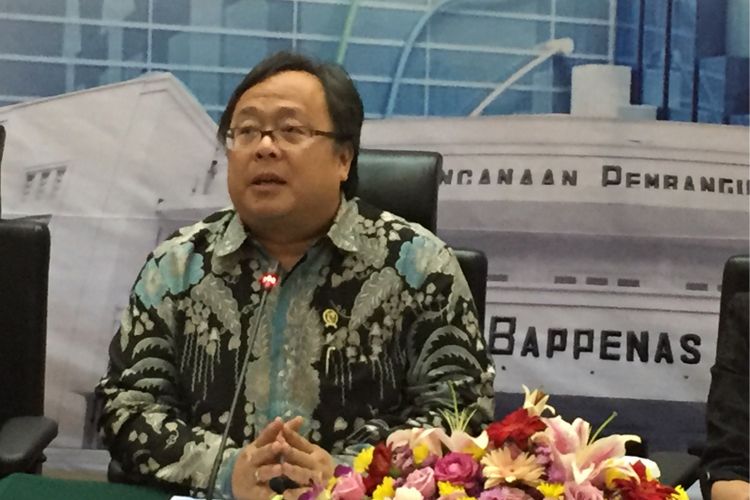 Kepala Bappenas Bambang Brodjonegoro bersama jajarannya mengumumkan hasil analisis penurunan angka kemiskinan dan kesenjangan dari data BPS awal tahun 2018 pada Selasa (9/1/2018). 