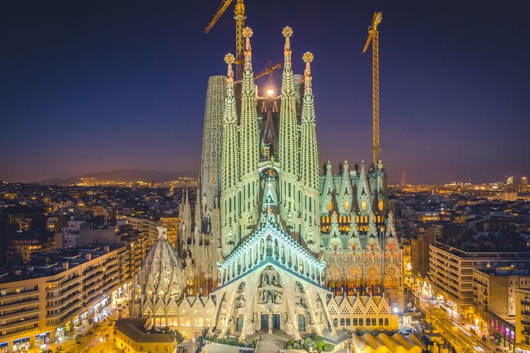 Gereja La Sagrada Familia, dirancang sebagai gereja tertinggi di Eropa.