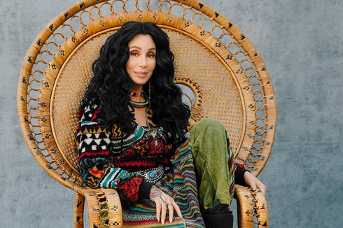Cher Jauhi Keju sejak 1991, Bikin Tetap Awet Muda di Usia 77 Tahun