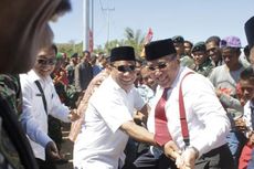 Rayakan HUT RI di Perbatasan Timor Leste, Menteri Desa Ikut Lomba Tarik Tambang