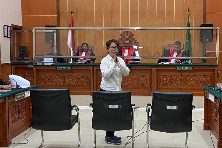 Linda Pujiastuti menghadiri sidang pembacaan replik di PN Jakarta Barat, Rabu (12/4/2023). 