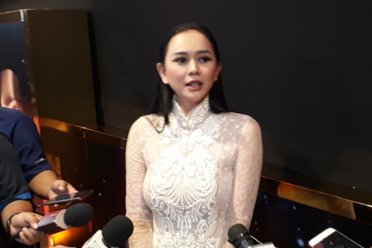 Aura Kasih saat menghadiri ajang Indonesia Movie Actors Awards 2018 di MNC Studio Tower II, Jakarta Barat, Rabu (4/7/2018) malam.