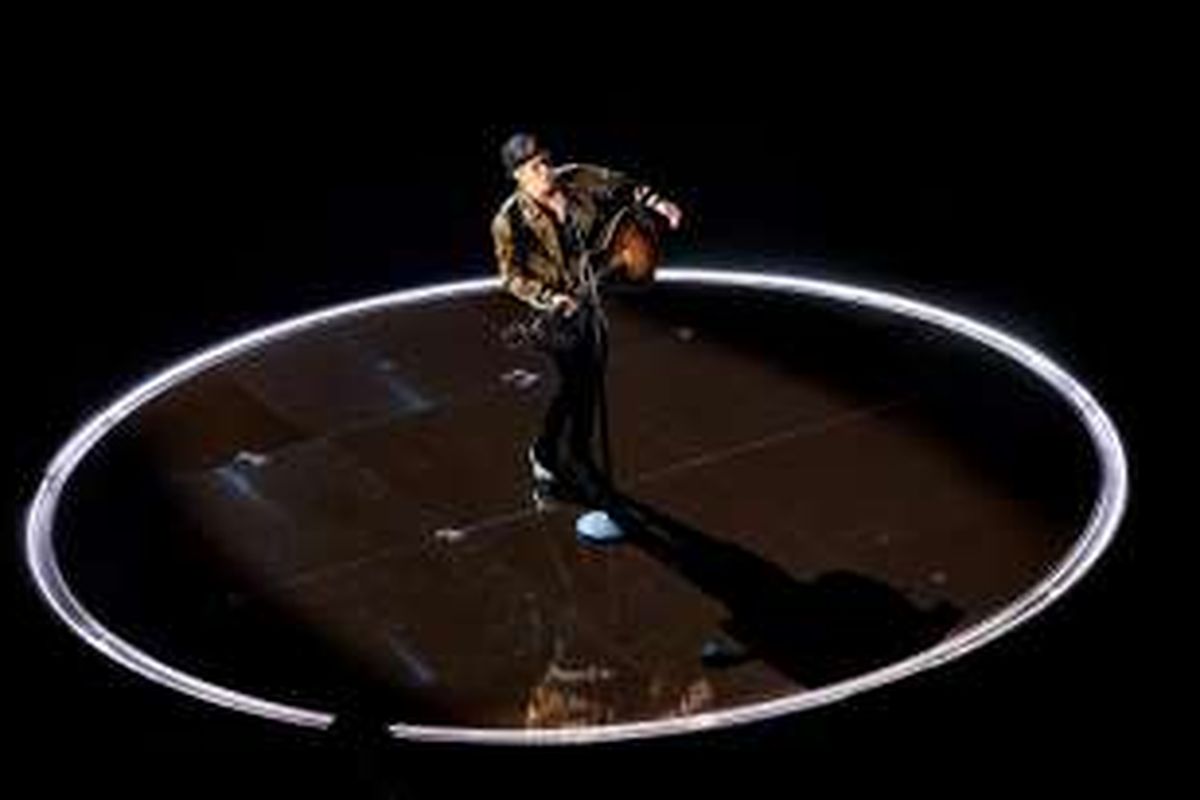 Justin Bieber tampil di panggung GRAMMY Awards ke-58 di Staples Center, Los Angeles, Senin (15/2/2016).