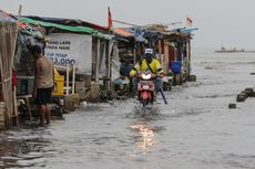 Saat Reklamasi hingga Eksploitasi Pesisir Jakarta Berujung pada Tangisan Warga Terdampak Banjir Rob