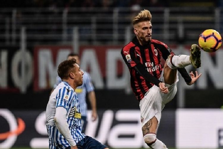 Aksi Samuel Castillejo pada laga AC Milan vs SPAL 2013 dalam lanjutan Liga Italia di San Siro, 29 Desember 2018. 