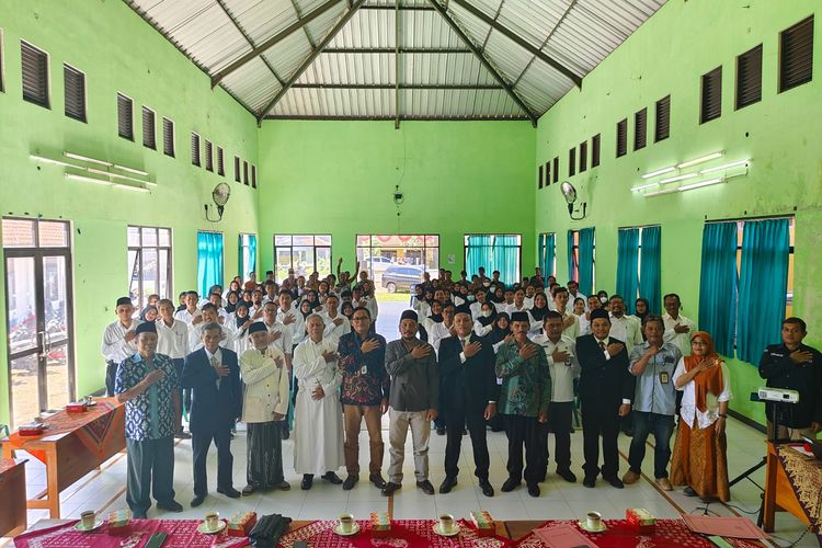 Sebanyak 20.965 orang Kelompok Penyelenggara Pemungutan Suara (KPPS) di Kabupaten Purworejo, Jawa Tengah dilantik. 