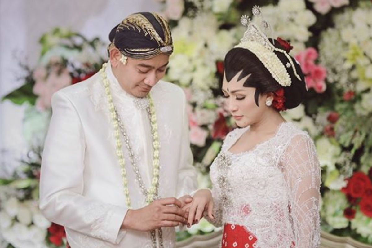 Brotoseno dan Tata Janeeta.