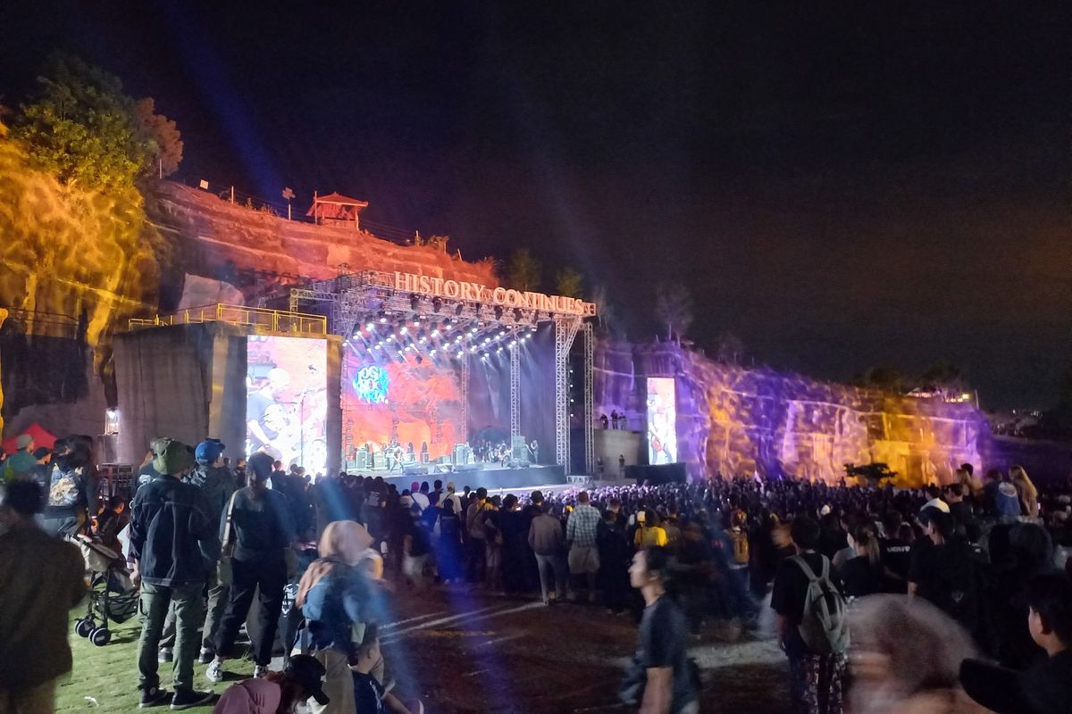 Ahmad Band saat manggung di Jogjarockarta di Tebing Breksi, Sabtu (24/9/2022)