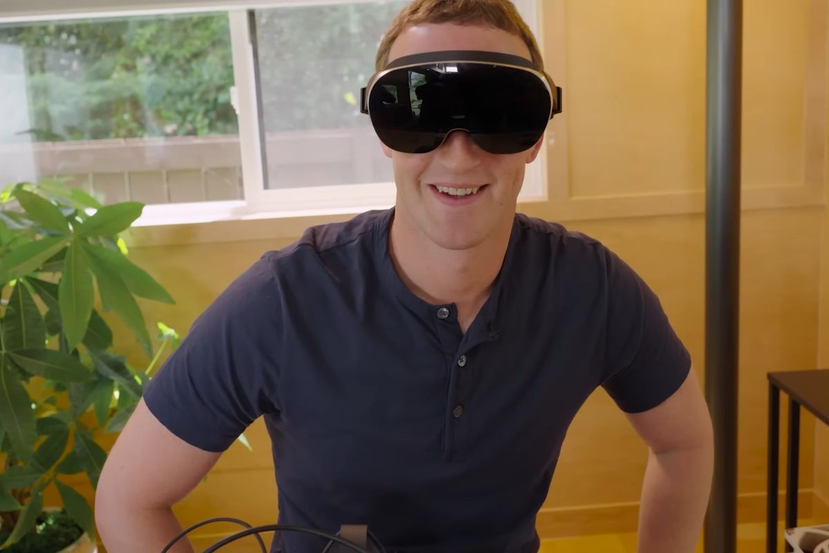 CEO Meta Mark Zuckerberg menggunakan prototipe VR Hollow Cake 2.