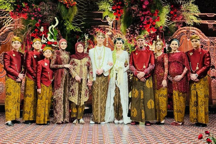 Gaya Busana Keluarga Ahmad Dhani di Pernikahan El Rumi-Syifa Hadju
