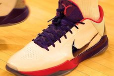Anthony Davis Pamer Sepatu Nike Kobe 5 Protro 