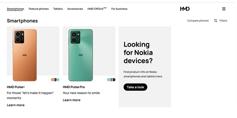 Tangkapan layar situs web HMD global yang hanya menampilkan smartphone produksinya bermerek HMD. Sementara smartphone Nokia berada di laman terpisah dengan petunjuk Looking for Nokia devieces (mencari perangkat Nokia).