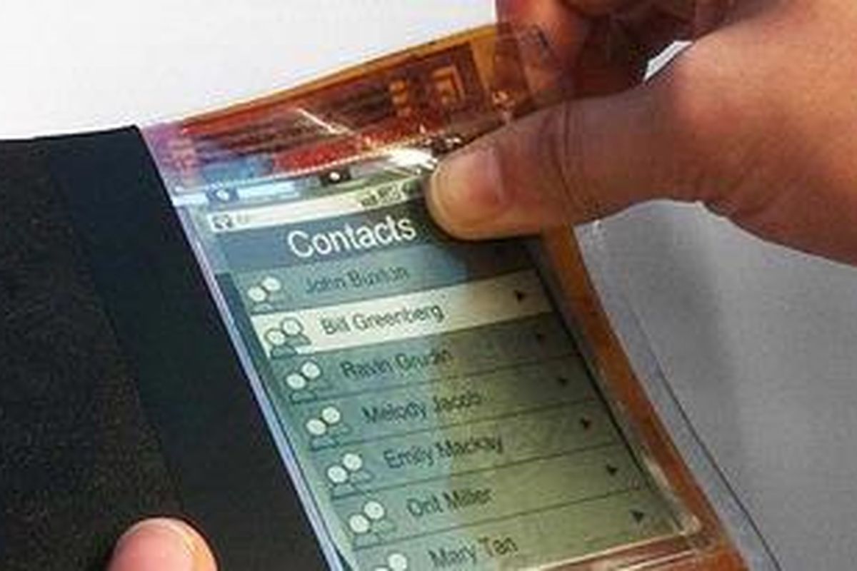 Prorotipe ponsel berlayar lentur yang dikembangkan HML memanfaatkan tekukan di layar untuk memberikan perintah menelepon, mengganti track lagu, membalik halaman ebook, dan sebagainya.