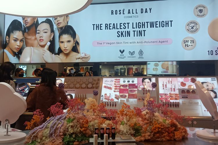 Rosé All Day resmi buka flagship store pertama dan luncurkan lightweight skin tint.