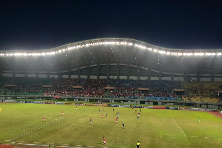 Suasana laga timnas U19 Indonesia vs Brunei Darussalam dalam ajang Piala AFF U19 2022 di Stadion Patriot Candrabhaga, Bekasi, Senin (4/7/2022).