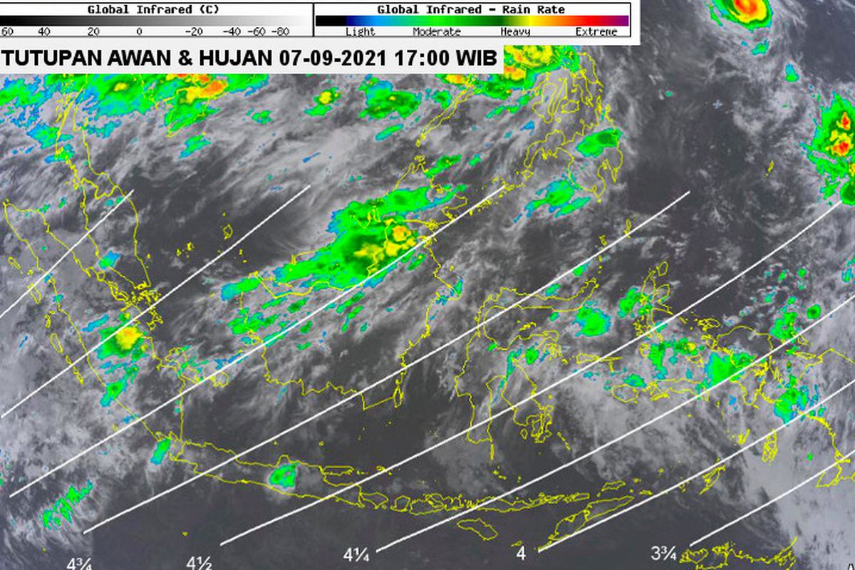 Tutupan awan dan hujan di Indonesia pada saat pelaksanan rukyat hilal awal Shaffar 1443 H pada 7 September 2021 lalu. Citra RealEarth tersebut ditumpangkan pada peta tinggi Bulan yang menjadi salah satu alat bantu pelaksanaan rukyat.