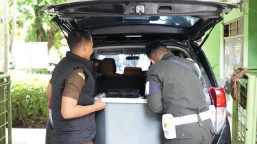 Kejati Geledah Kantor Kebun Binatang Surabaya, Sita 4 Boks Dokumen