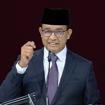 Calon presiden nomor 1 Anies Baswedan dalam debat kelima Pilpres 2024 yang digelar di Jakarta Convention Center, Jakarta pusat, Minggu (4/2/2024). 