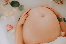 Ibu Hamil Wajib Tahu, Manfaat Berenang Selama Kehamilan 