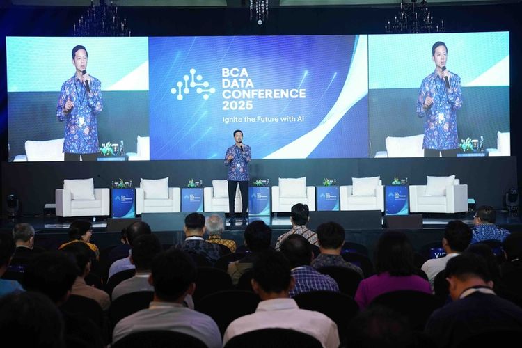 BCA Data Conference 2025, Dorong Industri Terapkan AI Secara Etis. Wakil Presiden Direktur BCA Armand Wahyudi Hartono membuka BCA Data Conference 2025 yang berlangsung di Hotel Indonesia Kempinski, Jakarta, Selasa (10/6). Konferensi ini menjadi wujud komitmen perseroan untuk meningkatkan kesiapan lintas sektor industri dalam menyikapi kemajuan teknologi kecerdasan buatan atau artificial intelligence (AI). BCA Data Conference 2025 mengangkat isu penting terkait AI Governance, yang menjadi fondasi bagi penggunaan AI yang bertanggung jawab.