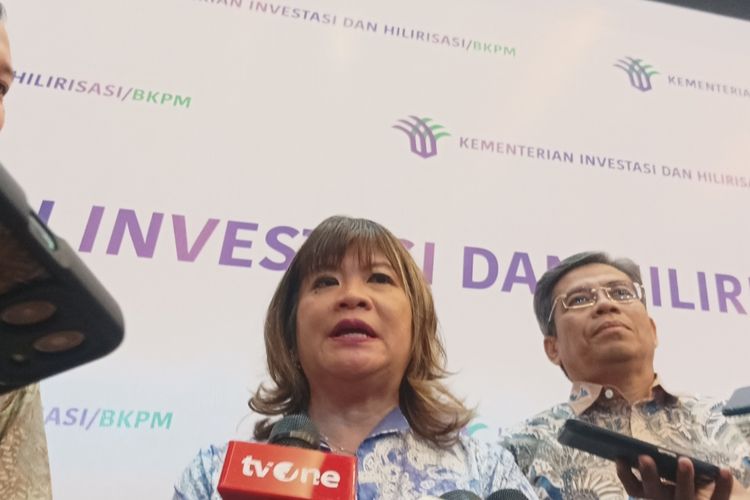 Ketua Umum Apindo Shinta W Kamdani saat memberikan keterangan di Kantor Kementerian Investasi, Jakarta, Rabu (13/8/2025).