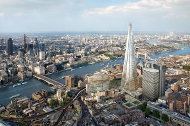 Seperti baru-baru ini, London telah memperlihatkan konstruksi bangunan bergengsi seperti One Hyde Park, The Shard, dan Vauxhall Tower. Para pengembang yang terlibat dengan gedung pencakar langit itu telah dikritik karena menjual banyak ruang mereka kepada investor asing yang tidak berniat untuk tinggal di hunian-hunian berkelas itu sepanjang tahun.