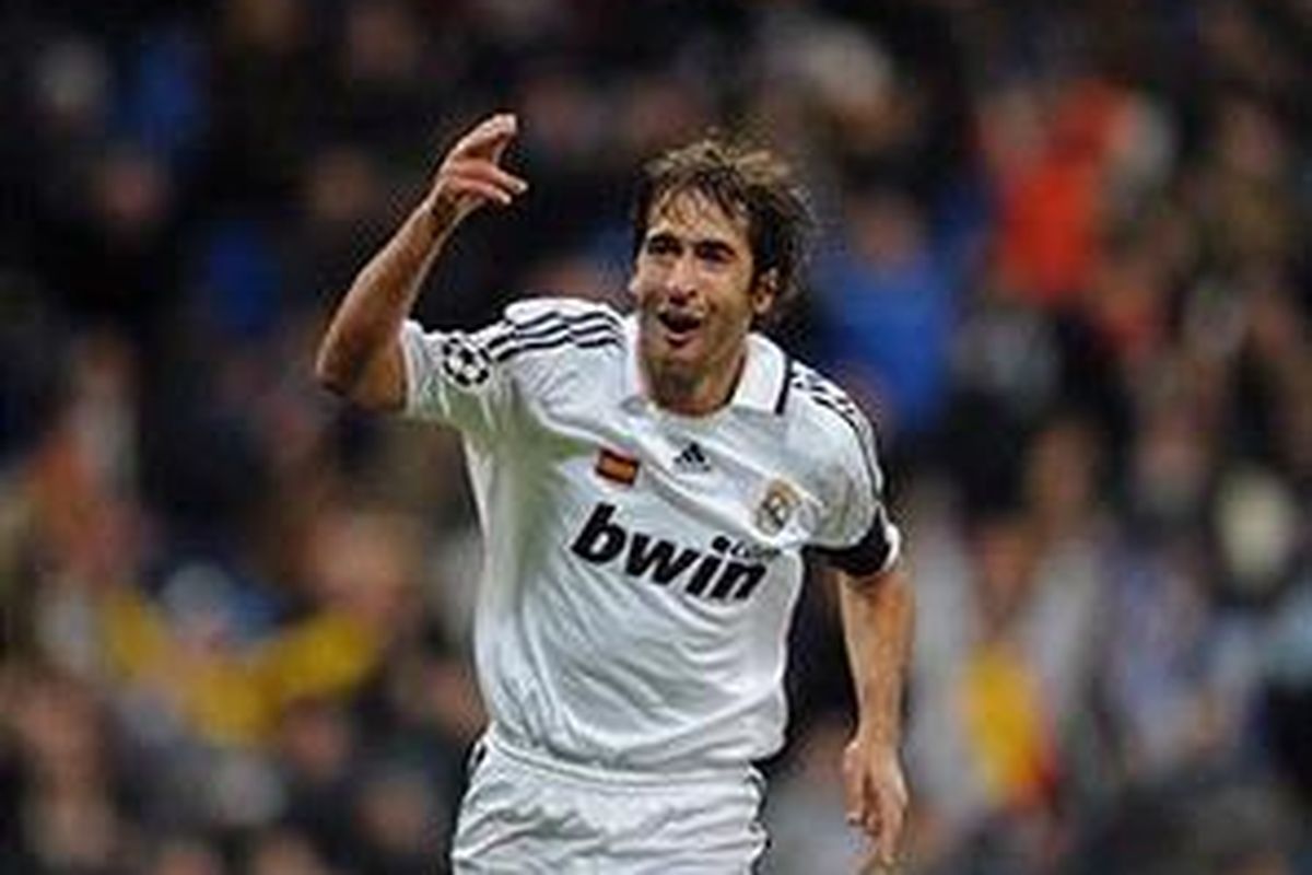 Raul Gonzalez ingin tetap bersama Real Madrid.