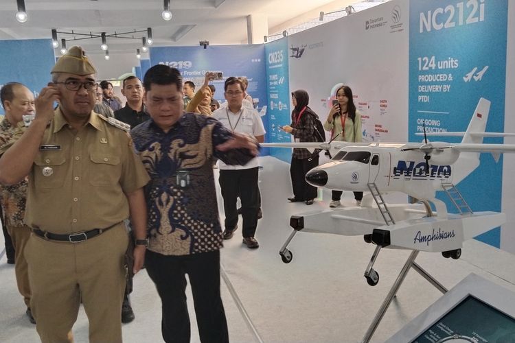 Wali Kota Bandung, Muhammad Farhan bersama Dirut PTDI, Gita Amperiawan