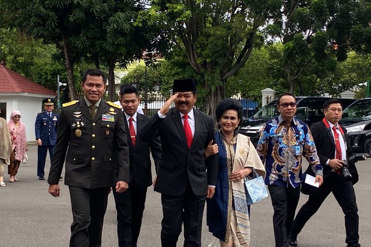 Hadi Tjahjanto tiba di lingkungan Istana Kepresidenan, Jakarta Pusat, Rabu (21/2/2024) pukul 10.00 WIB.   Kedatangannya berkaitan dengan rencana pelantikan dua menteri baru di Kabinet Indonesia Maju oleh Presiden Joko Widodo.