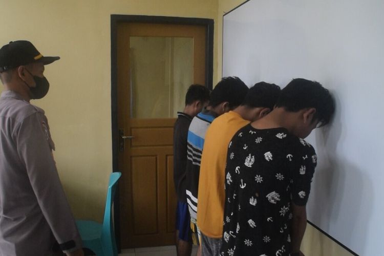 Seorang anak perempuan yang masih dibawah umur dan masih duduk di sekolah dasar di Kecamatan Lealea, Kota Baubau, Sulawesi Tenggara, dicabuli oleh empat orang pria inisial VK, RM, RD dan AZ.