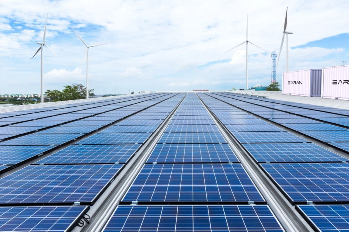PowerWall berkapasitas 8800 Watt-hour (Wh). Produk ini bisa dipakai untuk kebutuhan rumah dengan daya 1300 watt sampai 10.000 watt, kantor dan industri kecil skala UMKM.