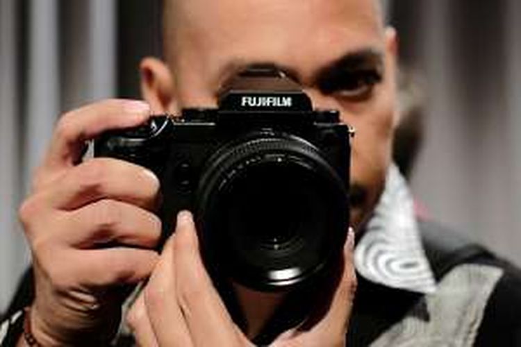 Fujifilm meluncurkan kamera mirrorless medium format GFX 50S di ajang Photokina 2016, Senin (19/9/2016).