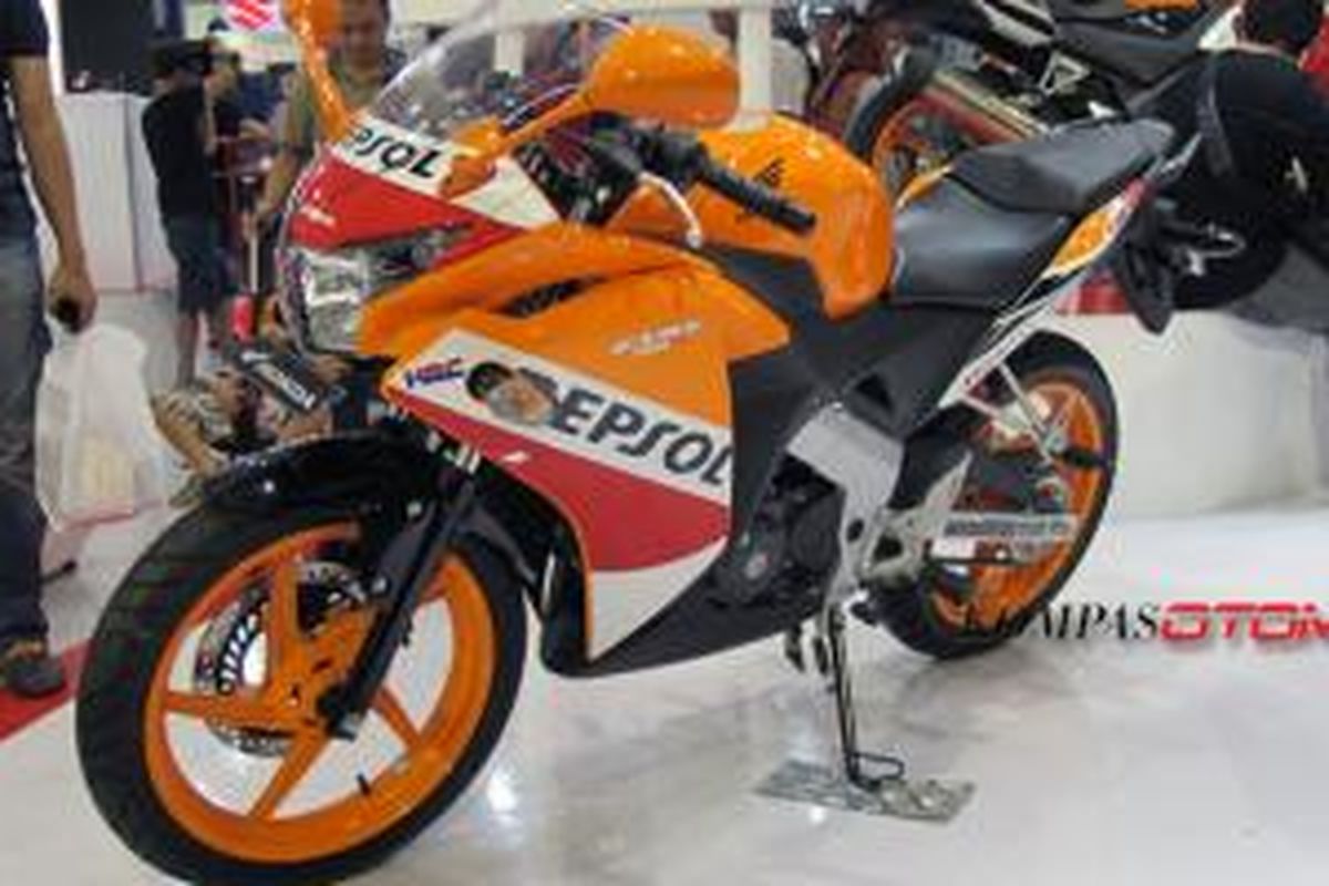 Ada potongan harga Rp 6 juta selama sebulan di Jakarta Fair 2014 buat Honda CBR150R.