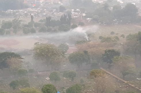 Asap Tebal Mengepul di Area TPU Pondok Kelapa, Berasal dari Pembakaran Sampah