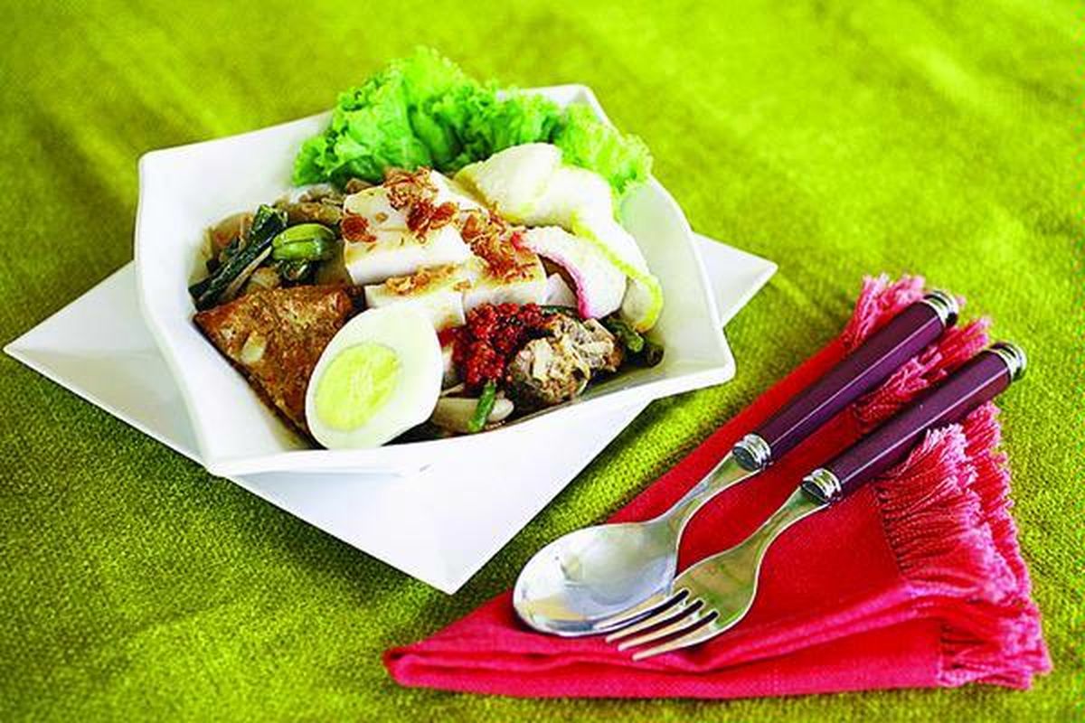 Ketupat Sayur (ketupat dari sagu)