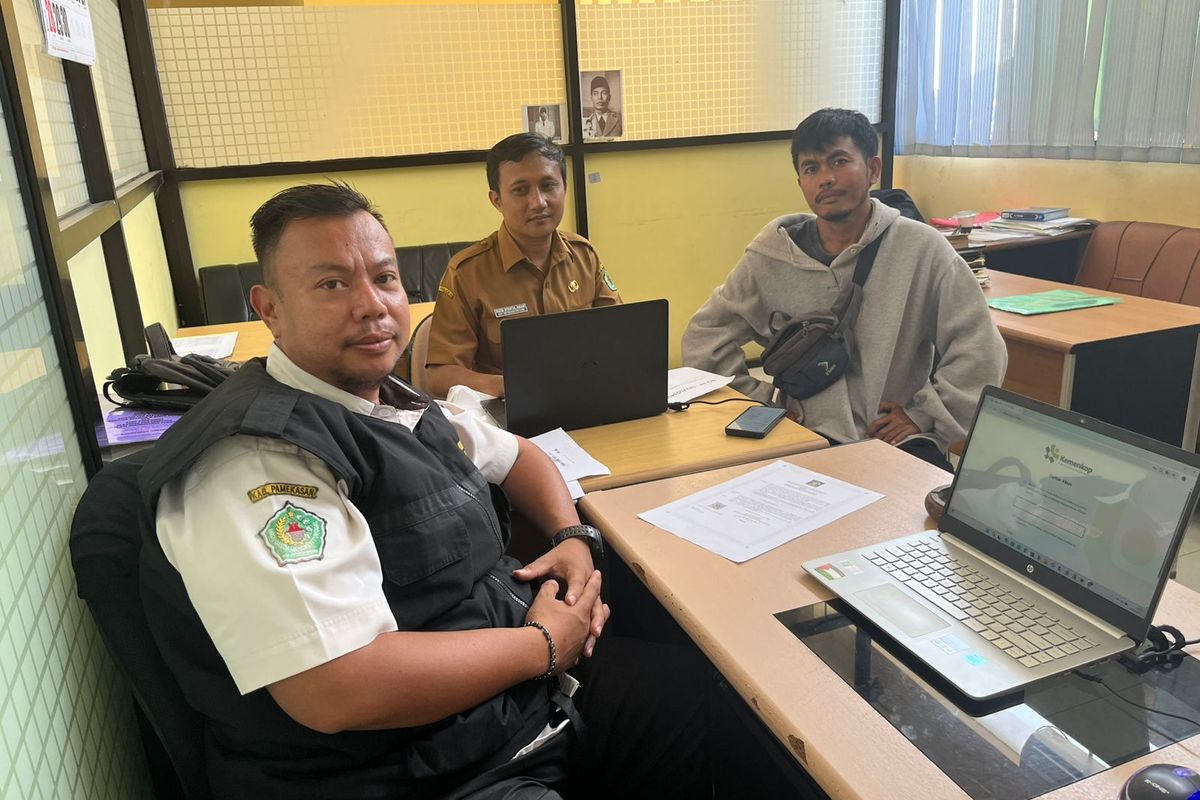 Diskop UKM-Naker melalukan monitoring ke Koperasi Merah Putih di Kecamatan Pademawu Pamekasan, Rabu (1/10/2025)